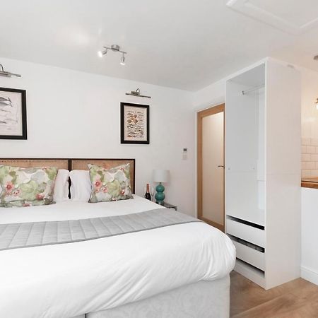 Modern Self Contained Studio Home 切尔滕纳姆 外观 照片