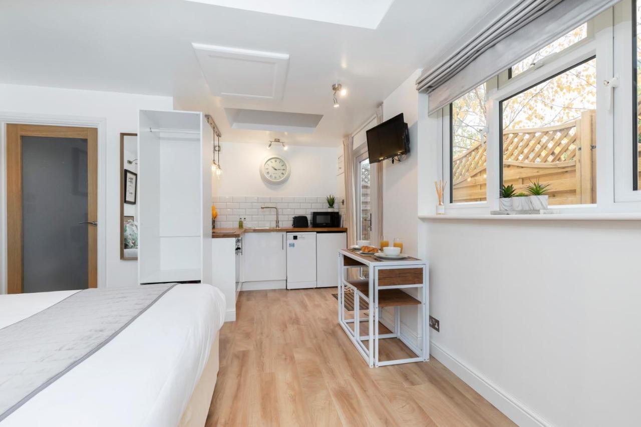 Modern Self Contained Studio Home 切尔滕纳姆 外观 照片